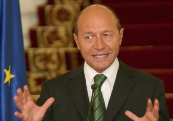 Băsescu, vizită surpriză în Capul Verde: s-a întâlnit cu o româncă!